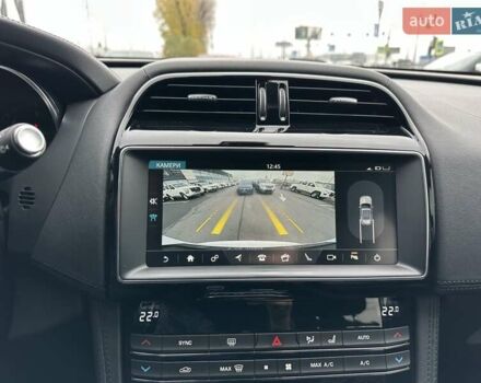 Білий Ягуар Ф-Пейс, об'ємом двигуна 2 л та пробігом 106 тис. км за 29900 $, фото 23 на Automoto.ua