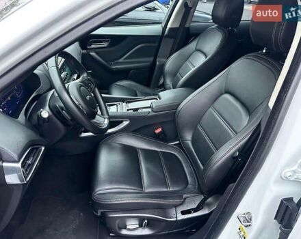 Ягуар Ф-Пейс 2020 в Николаеве на Automoto.ua Белый Ягуар Ф-Пейс, объемом двигателя 2 л и пробегом 78 тыс. км за 35000 $, фото 12 на Automoto.ua