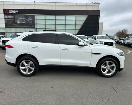 Белый Ягуар Ф-Пейс, объемом двигателя 2 л и пробегом 106 тыс. км за 29900 $, фото 7 на Automoto.ua