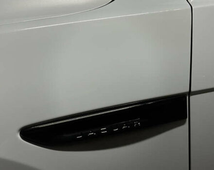 Белый Ягуар Ф-Пейс, объемом двигателя 3 л и пробегом 27 тыс. км за 29300 $, фото 5 на Automoto.ua