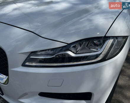 Белый Ягуар Ф-Пейс, объемом двигателя 2 л и пробегом 35 тыс. км за 35500 $, фото 8 на Automoto.ua