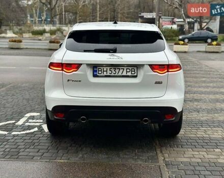 Білий Ягуар Ф-Пейс, об'ємом двигуна 2 л та пробігом 68 тис. км за 36000 $, фото 4 на Automoto.ua