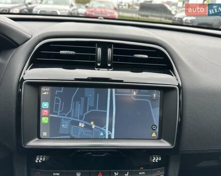 Білий Ягуар Ф-Пейс, об'ємом двигуна 2 л та пробігом 106 тис. км за 29900 $, фото 27 на Automoto.ua