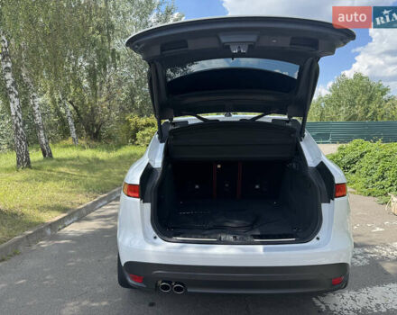 Белый Ягуар Ф-Пейс, объемом двигателя 2 л и пробегом 35 тыс. км за 35500 $, фото 11 на Automoto.ua