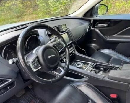 Белый Ягуар Ф-Пейс, объемом двигателя 3 л и пробегом 94 тыс. км за 18300 $, фото 6 на Automoto.ua