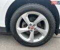 Белый Ягуар Ф-Пейс, объемом двигателя 2 л и пробегом 105 тыс. км за 30900 $, фото 12 на Automoto.ua