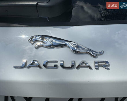 Белый Ягуар Ф-Пейс, объемом двигателя 2 л и пробегом 35 тыс. км за 35500 $, фото 9 на Automoto.ua