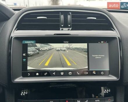 Білий Ягуар Ф-Пейс, об'ємом двигуна 2 л та пробігом 106 тис. км за 29900 $, фото 23 на Automoto.ua