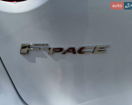Белый Ягуар Ф-Пейс, объемом двигателя 2 л и пробегом 35 тыс. км за 35500 $, фото 10 на Automoto.ua