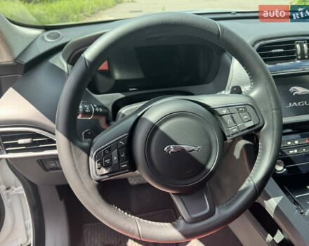 Ягуар Ф-Пейс 2020 в Киеве на Automoto.ua Белый Ягуар Ф-Пейс, объемом двигателя 2 л и пробегом 34 тыс. км за 35999 $, фото 16 на Automoto.ua