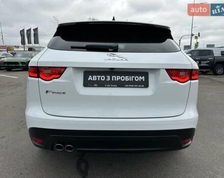 Білий Ягуар Ф-Пейс, об'ємом двигуна 2 л та пробігом 106 тис. км за 29900 $, фото 6 на Automoto.ua
