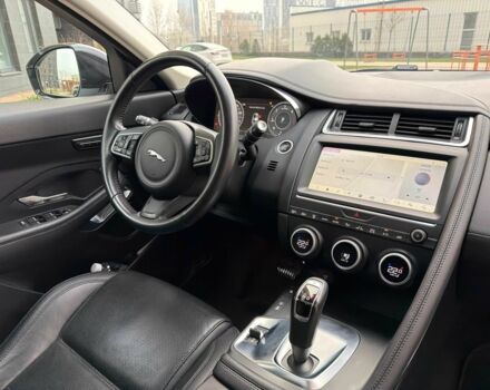 Белый Ягуар Ф-Пейс, объемом двигателя 2 л и пробегом 42 тыс. км за 27999 $, фото 2 на Automoto.ua