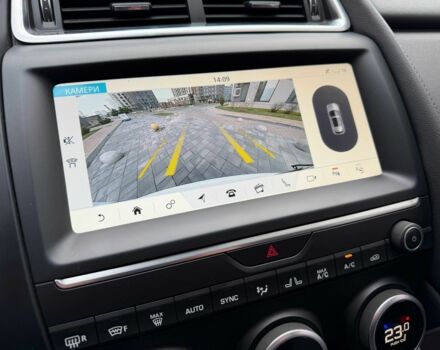 Белый Ягуар Ф-Пейс, объемом двигателя 2 л и пробегом 42 тыс. км за 27999 $, фото 19 на Automoto.ua