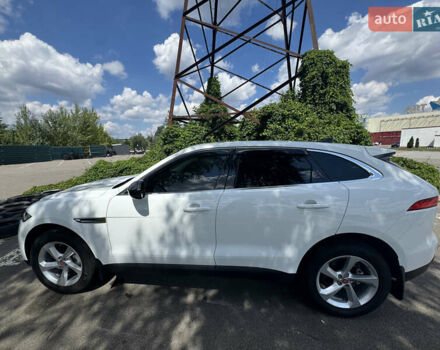Белый Ягуар Ф-Пейс, объемом двигателя 2 л и пробегом 35 тыс. км за 35500 $, фото 7 на Automoto.ua