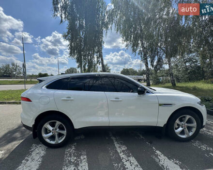 Белый Ягуар Ф-Пейс, объемом двигателя 2 л и пробегом 35 тыс. км за 35500 $, фото 3 на Automoto.ua