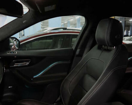 Белый Ягуар Ф-Пейс, объемом двигателя 3 л и пробегом 27 тыс. км за 29300 $, фото 23 на Automoto.ua