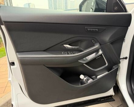 Белый Ягуар Ф-Пейс, объемом двигателя 2 л и пробегом 42 тыс. км за 27999 $, фото 12 на Automoto.ua