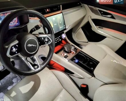 Белый Ягуар Ф-Пейс, объемом двигателя 3 л и пробегом 48 тыс. км за 55500 $, фото 2 на Automoto.ua