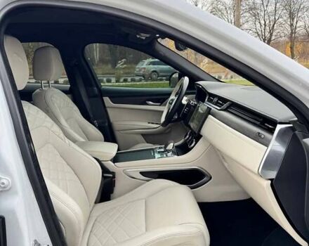 Белый Ягуар Ф-Пейс, объемом двигателя 3 л и пробегом 24 тыс. км за 36000 $, фото 22 на Automoto.ua