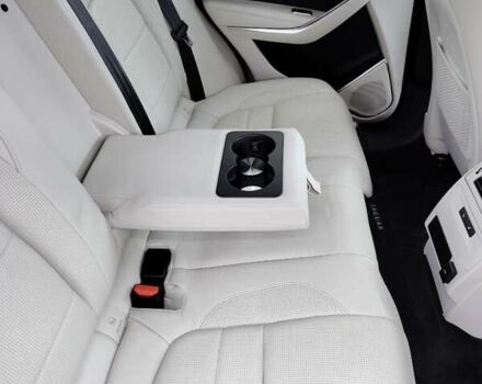 Белый Ягуар Ф-Пейс, объемом двигателя 3 л и пробегом 48 тыс. км за 55500 $, фото 36 на Automoto.ua