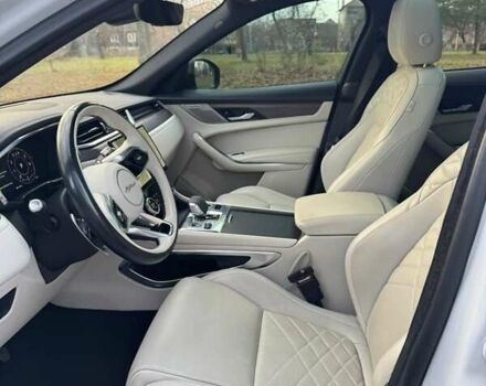 Белый Ягуар Ф-Пейс, объемом двигателя 3 л и пробегом 25 тыс. км за 36000 $, фото 25 на Automoto.ua