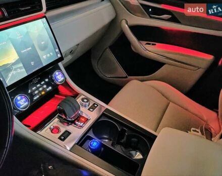 Белый Ягуар Ф-Пейс, объемом двигателя 3 л и пробегом 48 тыс. км за 55500 $, фото 3 на Automoto.ua