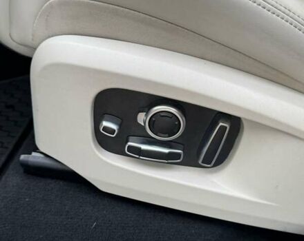 Белый Ягуар Ф-Пейс, объемом двигателя 3 л и пробегом 25 тыс. км за 36000 $, фото 37 на Automoto.ua