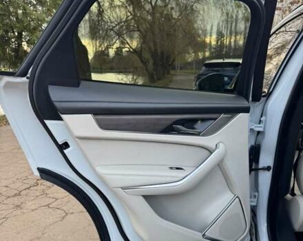 Белый Ягуар Ф-Пейс, объемом двигателя 3 л и пробегом 25 тыс. км за 36000 $, фото 40 на Automoto.ua