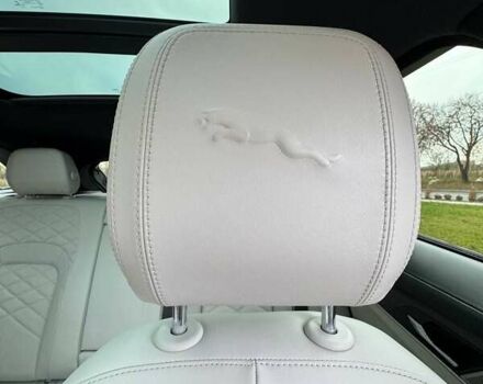 Белый Ягуар Ф-Пейс, объемом двигателя 3 л и пробегом 25 тыс. км за 36000 $, фото 32 на Automoto.ua