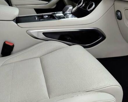 Белый Ягуар Ф-Пейс, объемом двигателя 3 л и пробегом 48 тыс. км за 55500 $, фото 34 на Automoto.ua