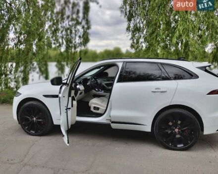 Белый Ягуар Ф-Пейс, объемом двигателя 3 л и пробегом 48 тыс. км за 55500 $, фото 19 на Automoto.ua