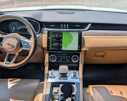 Білий Ягуар Ф-Пейс, об'ємом двигуна 3 л та пробігом 17 тис. км за 27800 $, фото 9 на Automoto.ua