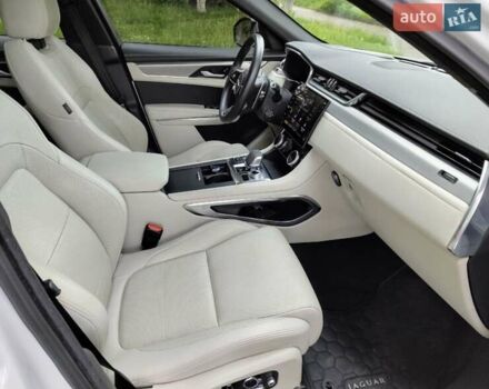 Белый Ягуар Ф-Пейс, объемом двигателя 3 л и пробегом 48 тыс. км за 55500 $, фото 33 на Automoto.ua