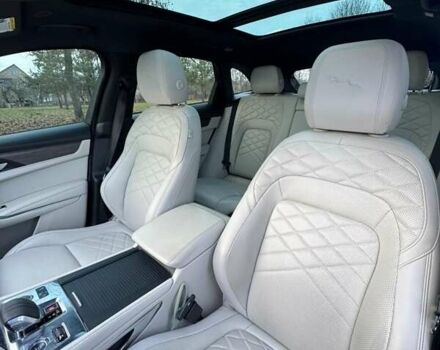 Белый Ягуар Ф-Пейс, объемом двигателя 3 л и пробегом 25 тыс. км за 36000 $, фото 30 на Automoto.ua