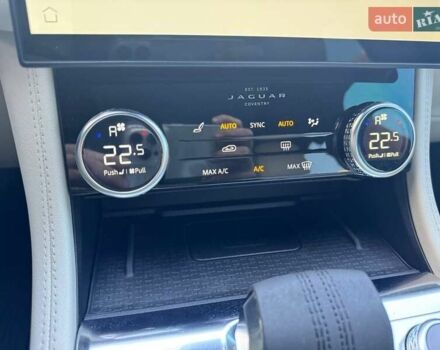 Белый Ягуар Ф-Пейс, объемом двигателя 3 л и пробегом 25 тыс. км за 36000 $, фото 18 на Automoto.ua