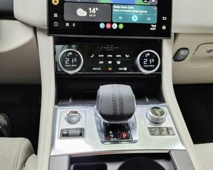 Белый Ягуар Ф-Пейс, объемом двигателя 3 л и пробегом 48 тыс. км за 55500 $, фото 27 на Automoto.ua