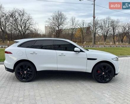 Белый Ягуар Ф-Пейс, объемом двигателя 3 л и пробегом 24 тыс. км за 36000 $, фото 5 на Automoto.ua