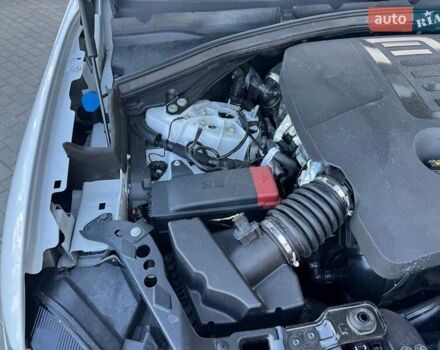 Белый Ягуар Ф-Пейс, объемом двигателя 3 л и пробегом 25 тыс. км за 36000 $, фото 46 на Automoto.ua