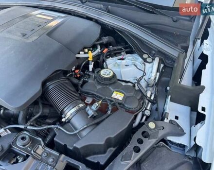 Белый Ягуар Ф-Пейс, объемом двигателя 3 л и пробегом 25 тыс. км за 36000 $, фото 44 на Automoto.ua