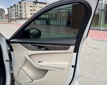 Белый Ягуар Ф-Пейс, объемом двигателя 3 л и пробегом 24 тыс. км за 36000 $, фото 35 на Automoto.ua