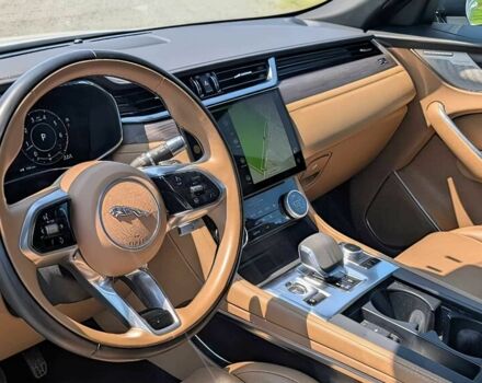 Білий Ягуар Ф-Пейс, об'ємом двигуна 3 л та пробігом 17 тис. км за 27800 $, фото 8 на Automoto.ua
