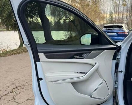 Белый Ягуар Ф-Пейс, объемом двигателя 3 л и пробегом 25 тыс. км за 36000 $, фото 39 на Automoto.ua