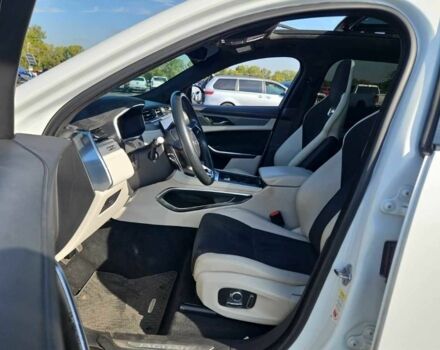 Белый Ягуар Ф-Пейс, объемом двигателя 0 л и пробегом 34 тыс. км за 39500 $, фото 14 на Automoto.ua