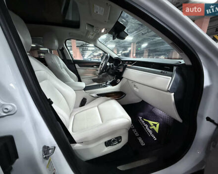 Білий Ягуар Ф-Пейс, об'ємом двигуна 2 л та пробігом 15 тис. км за 45000 $, фото 20 на Automoto.ua