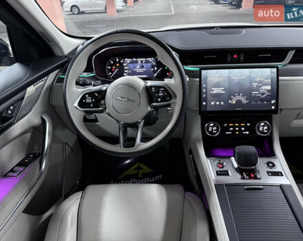 Білий Ягуар Ф-Пейс, об'ємом двигуна 2 л та пробігом 15 тис. км за 45000 $, фото 19 на Automoto.ua