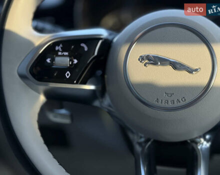 Белый Ягуар Ф-Пейс, объемом двигателя 2 л и пробегом 15 тыс. км за 44500 $, фото 13 на Automoto.ua