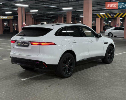 Білий Ягуар Ф-Пейс, об'ємом двигуна 2 л та пробігом 15 тис. км за 45000 $, фото 6 на Automoto.ua
