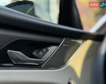 Белый Ягуар Ф-Пейс, объемом двигателя 2 л и пробегом 15 тыс. км за 44500 $, фото 16 на Automoto.ua