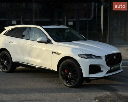 Белый Ягуар Ф-Пейс, объемом двигателя 2 л и пробегом 15 тыс. км за 44500 $, фото 2 на Automoto.ua