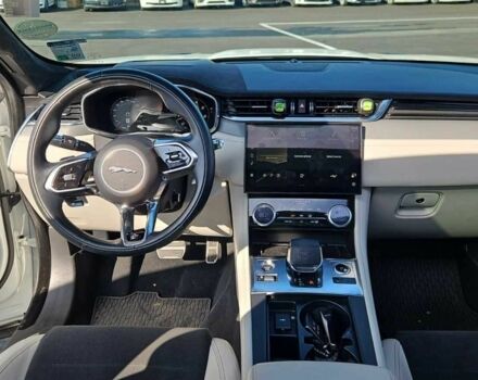 Белый Ягуар Ф-Пейс, объемом двигателя 0 л и пробегом 34 тыс. км за 39500 $, фото 12 на Automoto.ua